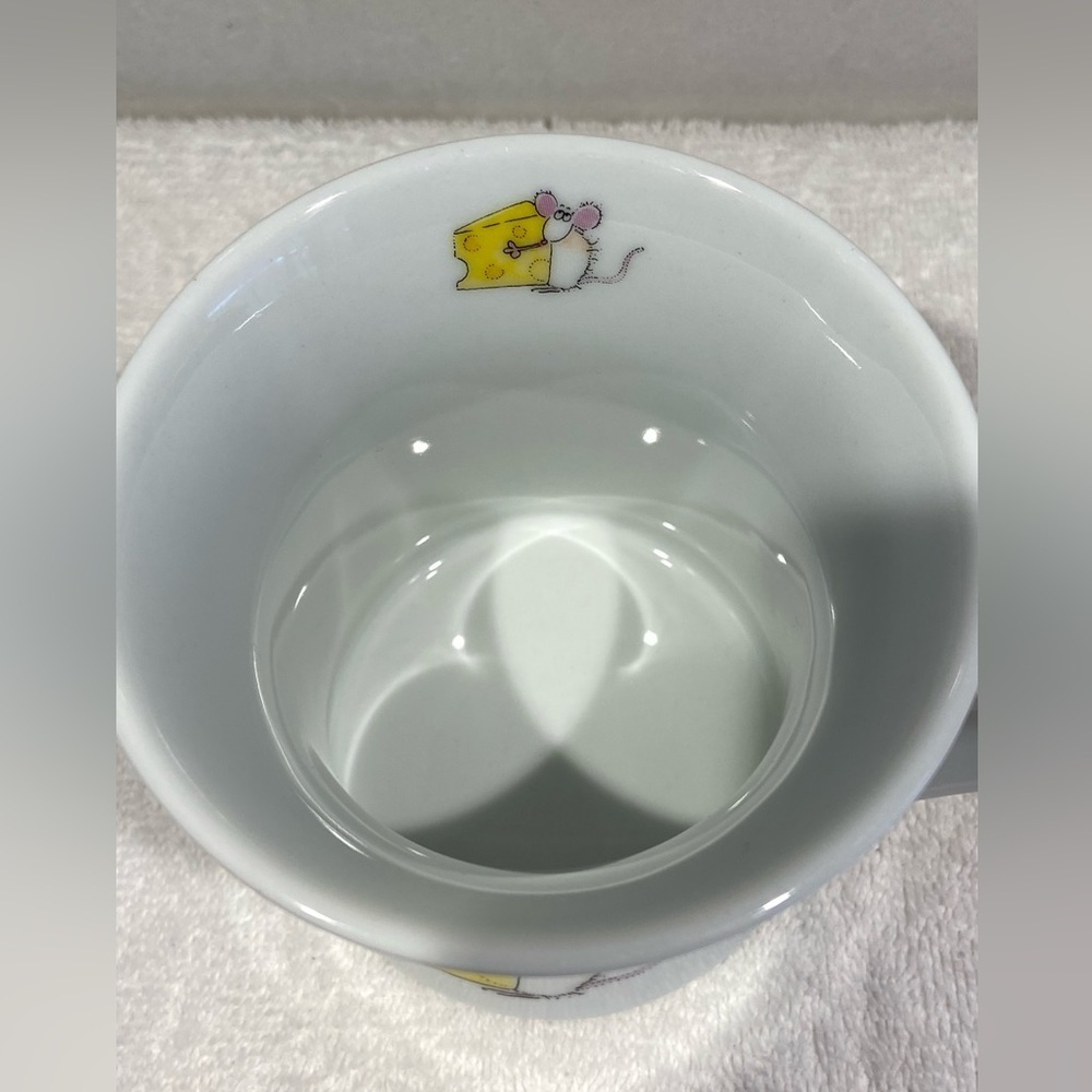 Novelty Cat And Mouse Holding Cheese Mug Cup White Ceramic - Picture 6 of 9